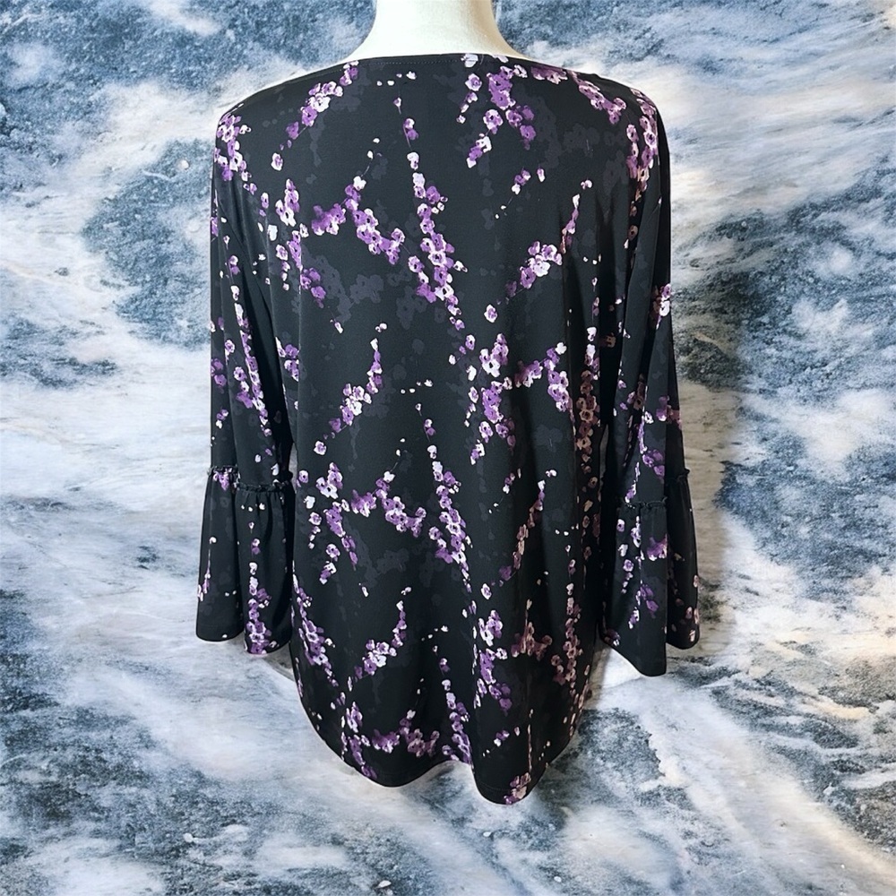 Ellen Tracy black floral blouse with 3/4 length sleeves. - Picture 2 of 7